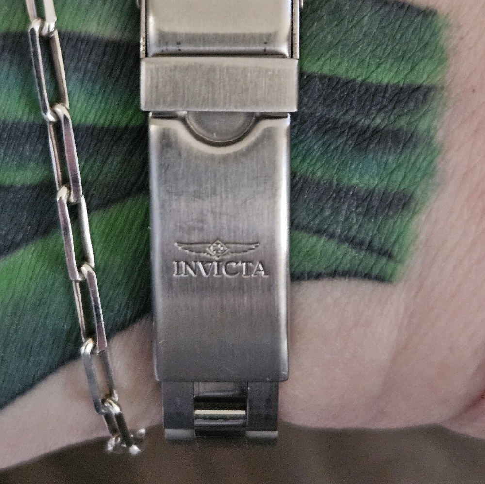 Small Silver Invicta Watch - Picture 6 of 7